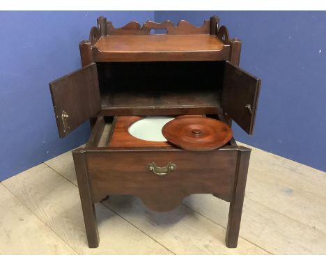 Good mahogany tray top commode, complete with chamber pot, English C1780, 79h x 59w x 45.5d cm 
