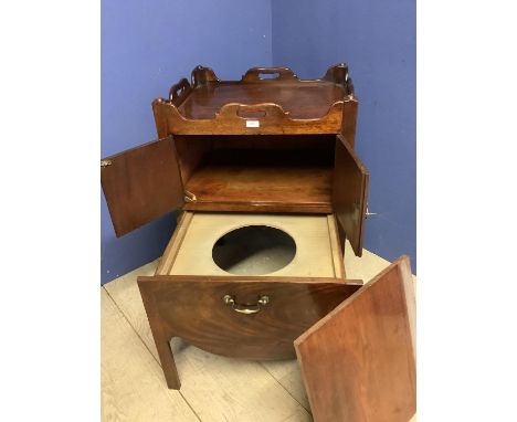 George III Mahogany tray top commode, chamber pot not present, 81h x 56w x 46d cm. Condition 