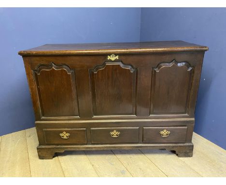Good Georgian oak 3 panel front mule chest with 3 drawers. 102cm H x 150cm W x 59cm D. Condition: General wear and scratches 