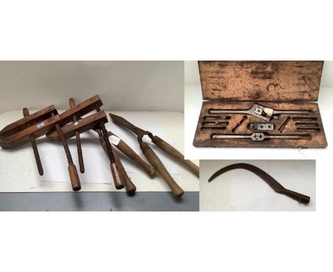 Quantity of old carpentry and gardening tools and an old projector. 