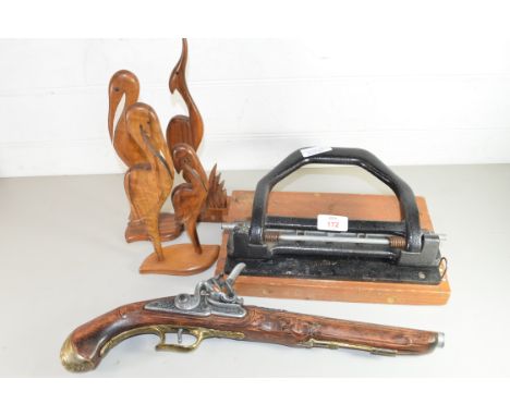 TRAY OF MIXED ITEMS TO INCLUDE A VINTAGE METAL HOLE PUNCH, AFRICAN HARDWOOD MODEL ANIMALS AND A MODEL FLINTLOCK PISTOL