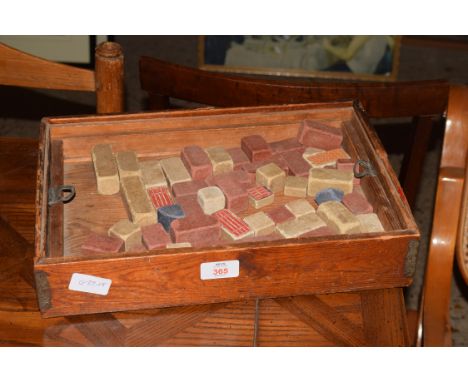 BOX OF VINTAGE CHILDREN'S BUILDING BLOCKS