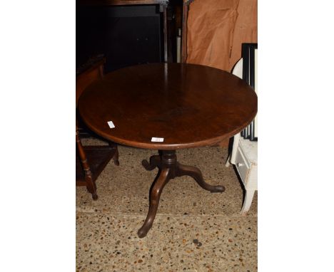 GEORGIAN MAHOGANY CIRCULAR TOP TABLE RAISED ON TAPERING COLUMN AND TRIPOD BASE, THE TOP 76CM DIAM