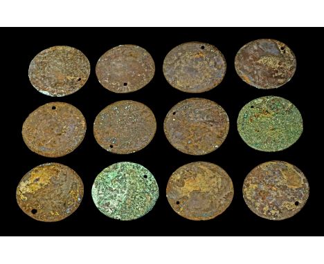 Sammlung von praekolumbischen Tumbaga-Scheiben. Inca (?), 1400 - 1532 n. Chr. ø 6,6cm. Sammlung von 12 metallenen Scheiben au