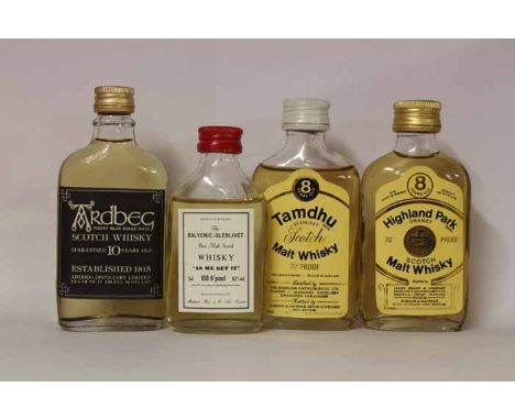 25 FLAT-BOTTLE SINGLE MALT SCOTCH WHISKY MINIATURES
Including Ardbeg 10 Old Style, Highland Park 8 and Laphroaig 10. 