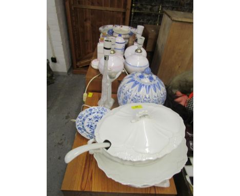 A selection of ceramics to include a Lladro figural table lamp, Italian Spode blue and white bowl, a wash bowl and other item