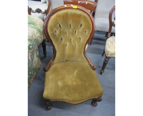A Victorian mahogany framed, button spoon back salon chair 