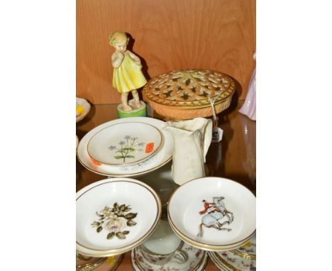 A SMALL GROUP OF ROYAL WORCESTER ORNAMENTS, to include Royal China Works Worcester blush ivory pot pourri pot, green backstam