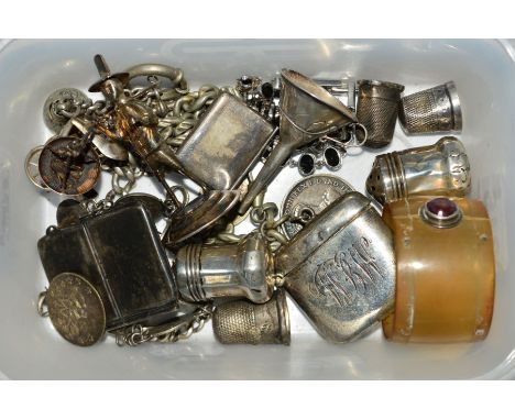 A SELECTION OF MAINLY SILVER JEWELLERY AND NOVELTIES, to include a horn napkin ring set with an amethyst, an Edwardian silver