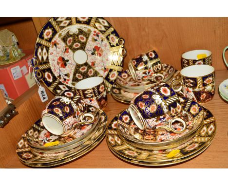 IMARI TEAWARES, to include cake/sandwich plate (hairlines), six cups, six saucers and six side plates (some hairlines and sta