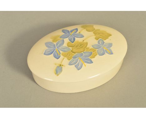 A MOORCROFT POTTERY OVAL COVERED TRINKET POT, 'Blue Geranium' pattern on cream ground, impressed marks to base, length 13cm