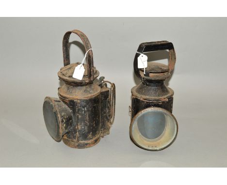 A SOUTH EASTERN RAILWAY FOUR ASPECT HAND LAMP, stamped S E R to side, complete with reservoir, burner and reflector, only red