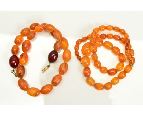A PLASTIC BEAD NECKLACE AND AN AMBER BEAD NECKLACE, both designed as a single row of graduated barrel shape beads, the plasti