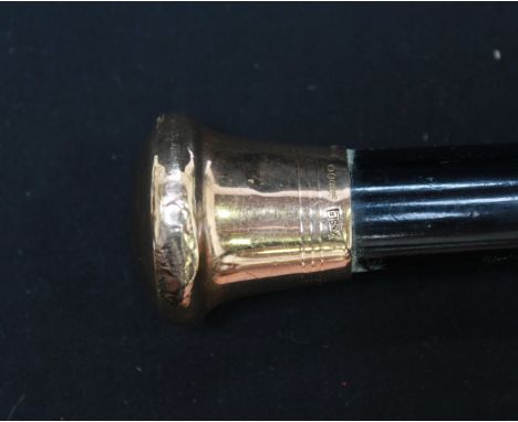 A George V 9ct gold topped walking stick, hallmarked London 1922, with ebonised shaft. 92.5 cm long.