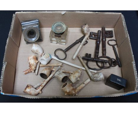 Five antique iron keys, together with a collection of clay pipes, two inkwells and a leather travelling inkwell