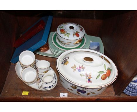 SECTION 48. A collection of assorted china including a quantity of Worcester Evesham and other items.