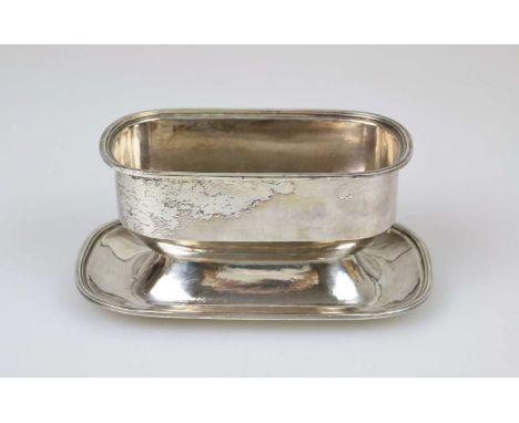 Sauciere, 900er Silber, Eduard Wollenweber (Bayrischer Hof Gold- und Silberschmied), München, 20. Jh., rechteckige Form mit a