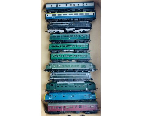 Assortment of OO Locomotives &amp; Coaches - Some Playworn. P&amp;P Group 3 (£25+VAT for the first lot and £5+VAT for subsequ