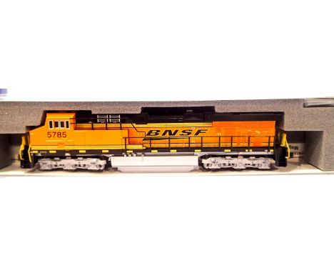 Kato N gauge 176-8925 ES44AC BNSF no 5785. P&amp;P Group 1 (£14+VAT for the first lot and £1+VAT for subsequent lots) 