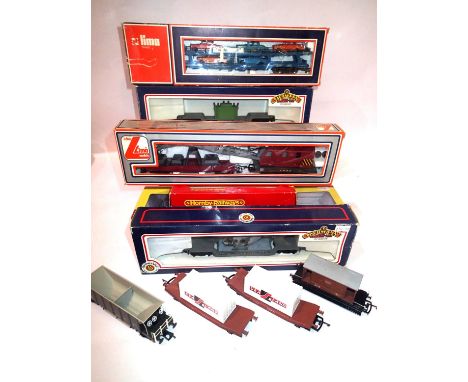 Nine boxed OO wagons including bogie bolsters, bogie well, crane x2, car transporter etc, and twenty unboxed wagons. P&amp;P 