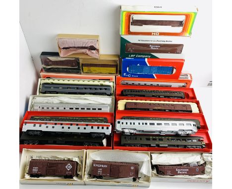 21x HO Freight Cars &amp; Coaches - Including Rivarossi - Most Boxed. P&amp;P Group 3 (£25+VAT for the first lot and £5+VAT f