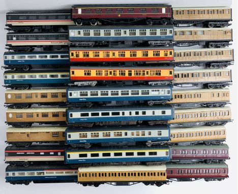 27x Playworn OO Gauge Coaches - All Unboxed. P&amp;P Group 2 (£18+VAT for the first lot and £3+VAT for subsequent lots) 