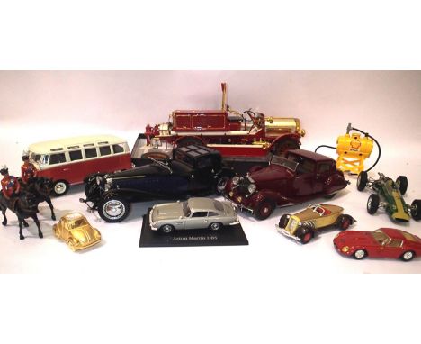 Unboxed diecast including Franklin Mint, Maisto, Matchbox etc and plastic fire engine (part) petrol tank etc. P&amp;P Group 3