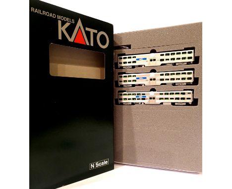 Kato 8702 Chicago Metra Gallery Bi level commuter train three car set coaches. P&amp;P Group 1 (£14+VAT for the first lot and