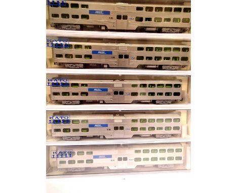 Kato Bi level coach 0941 x4, 0962 x1 all Chicago Metro. P&amp;P Group 1 (£14+VAT for the first lot and £1+VAT for subsequent 