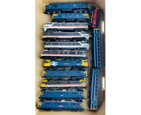 Large Lot of OO Locomotives &amp; DMU's - All Unboxed. P&amp;P Group 3 (£25+VAT for the first lot and £5+VAT for subsequent l