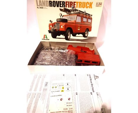 Italeri 1:24 scale plastic kit, Land Rover truck. Contents unchecked, though appears complete. P&amp;P Group 1 (£14+VAT for t