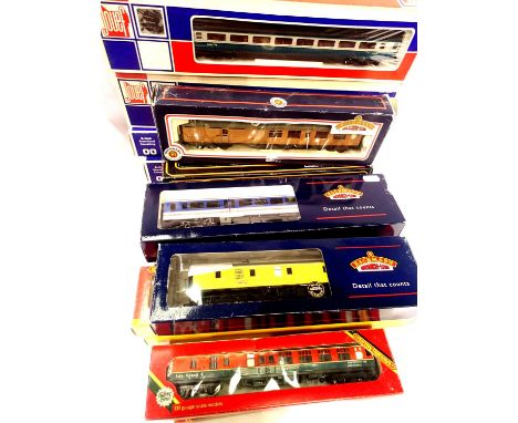 Twenty boxed OO scale coaches Jouef Mainline, Triang, Bachmann, Hornby etc. P&amp;P Group 3 (£25+VAT for the first lot and £5