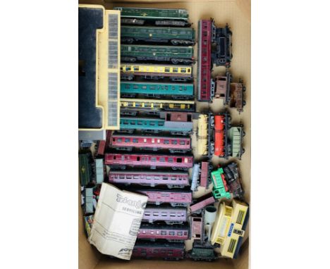 Playworn Triang TT Railway - Including 3x Locomotives. P&amp;P Group 2 (£18+VAT for the first lot and £3+VAT for subsequent l