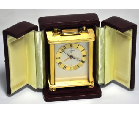 A cased "Looping" fifteen jewel brass carriage clock set with Roman numerals, height 8cm.
