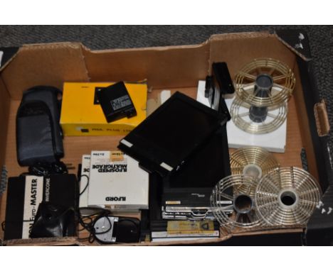 A box of various photographic and studio items including two Weston Euro Master light metres in original box, Minolta light m