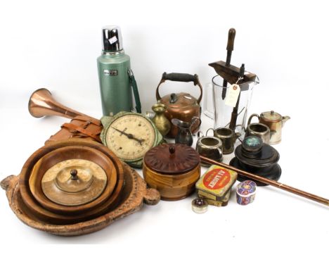 An assortment of metal and wooden collectables. Including a copper horn, propelling pencil, a Salter scale, a pair of cased b