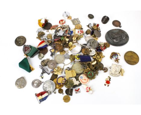 A large collection of badges, medallions, brooches and commemorative medals. Mostly 20th century and in base metal though a f