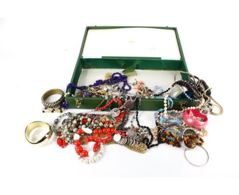 A large Harrods box of ladies vintage costume jewellery. Including necklaces, bracelets, etc.