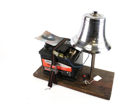 A 1929 chrome bell from a fire engine. With motor and batter, L45.5cm