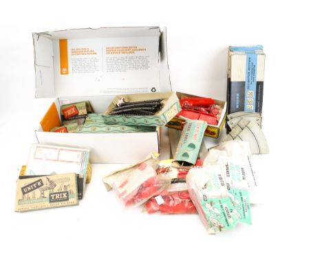 A collection of vintage Wrenn and Trix model accessories. Including slot car motor racing Wrenn 'Formula 152' deflector secti