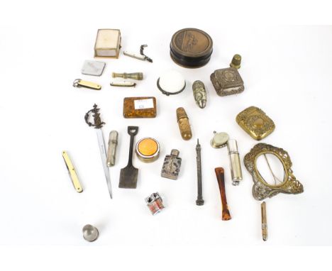 A collection of miscellaneous boxes and objects. Including a round snuff box, the pull-off cover depicting a horse race, the 