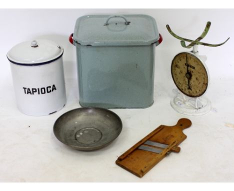 A SELECTION OF VINTAGE KITCHENALIA including an enamel bread bin, Salter scales, a copper jelly mould, a silver plated galler