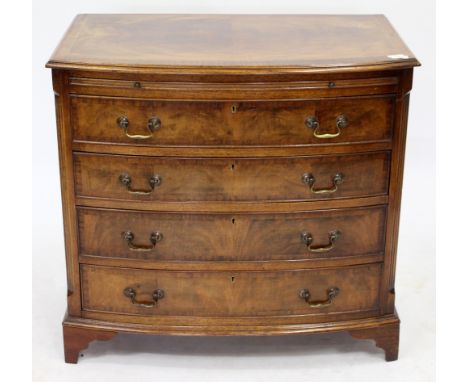 A GEORGIAN STYLE MAHOGANY BOW FRONTED CHEST OF FOUR DRAWERS beneath a slide, standing on bracket feet, 84cm wide x 51cm deep 