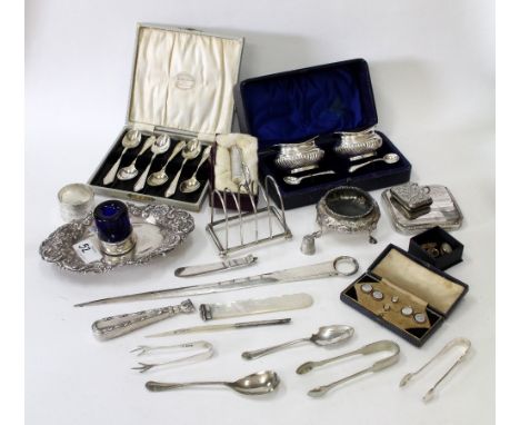 A SELECTION OF SILVER AND EPNS WARE INCLUDING a pair of boxed Birmingham silver salts, London silver Victorian salt cellar, C