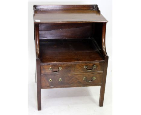 A GEORGE III MAHOGANY COMMODE / BEDSIDE TABLE with galleried back, 58cm x 79cm x 48cm