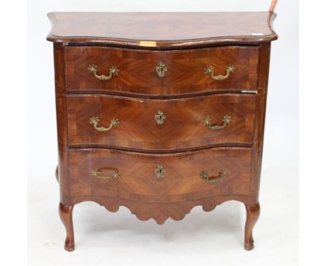 AN 18TH CENTURY STYLE CONTINENTAL WALNUT SERPENTINE FRONTED COMMODE of three drawers with cross banded decoration and parquet