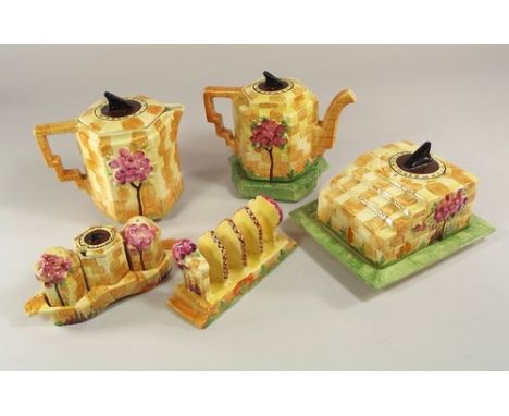 BESWICK.
A Beswick, Sundial pattern cheese dish & cover, No.542 & four other matching pieces. CONDITION REPORTS: All pieces a