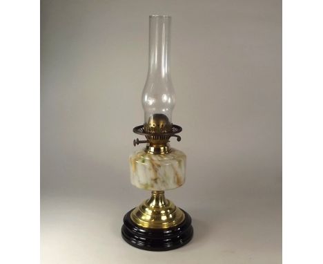 OIL LAMP.
An oil lamp with glass fount. Max. height 52cm.