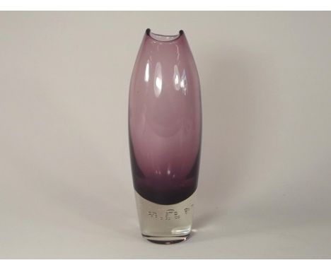 RIIHIMAEN FINNISH GLASS.
A Riihimaen Lasi, Finnish amethyst glass vase by Aimo Okkalin. Etched marks to base.
Height 23cm.