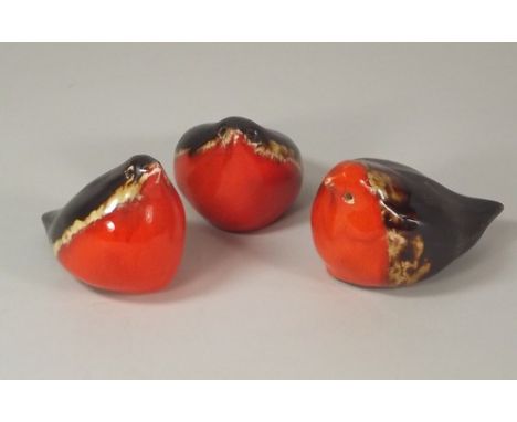 ERIC LEAPER.
Three small bird models by Eric Leaper. CONDITION REPORTS: All three birds are in good condition, however, one o
